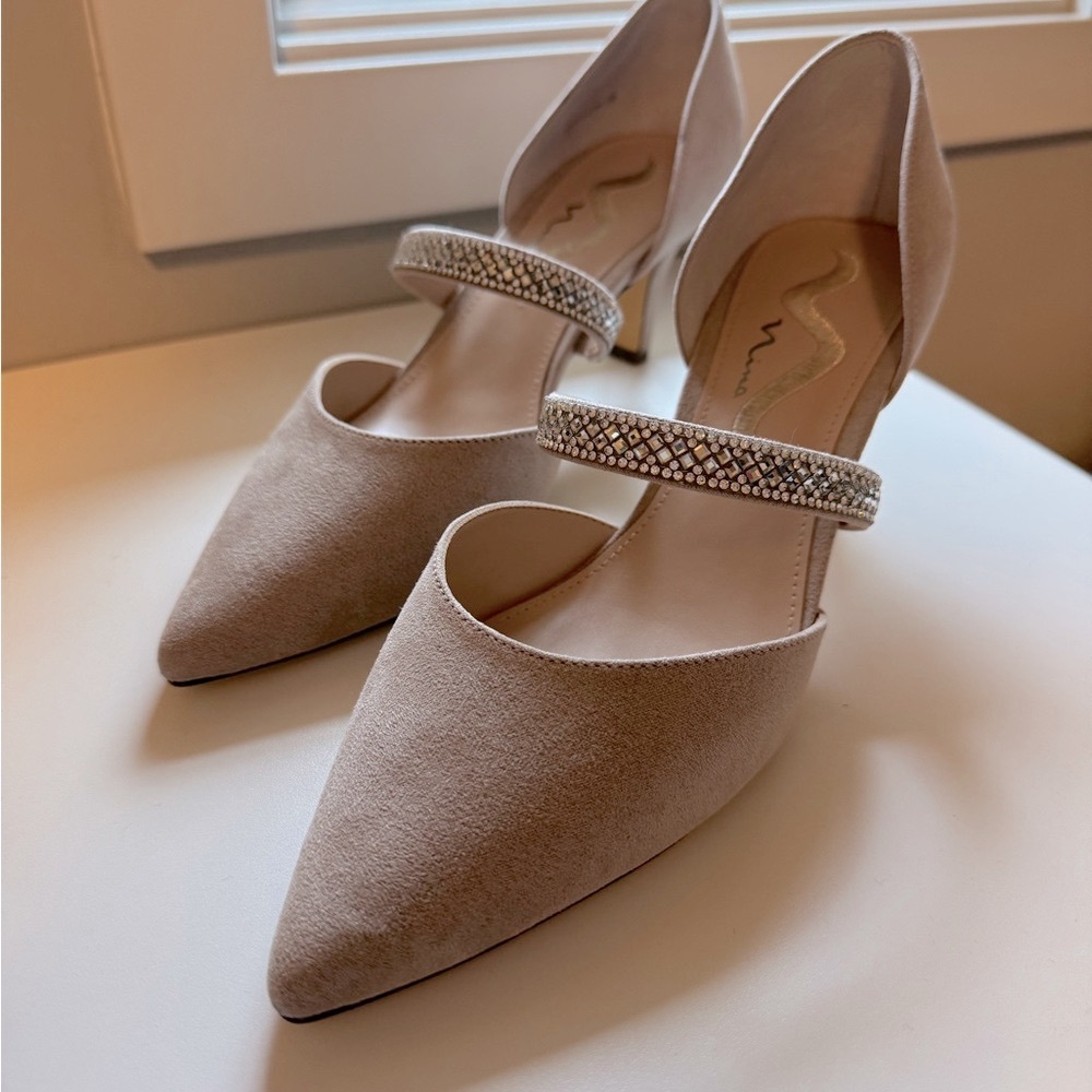Nina Tan Heels with Elegant Pointed Toe